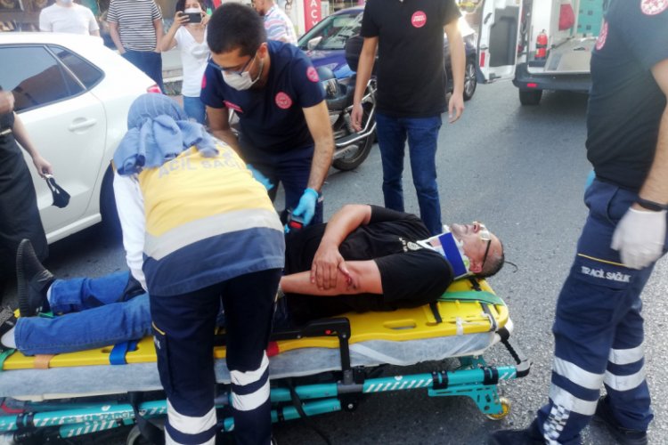 Zonguldak'ta motosiklet otomobile çarptı