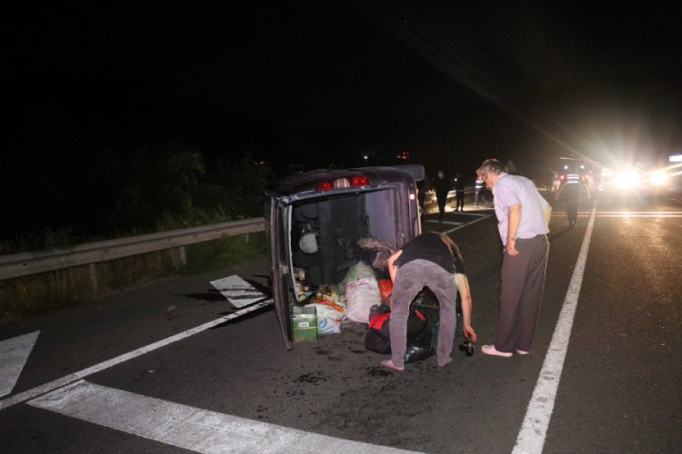 Otomobile çarpan hafif ticari araç takla attı