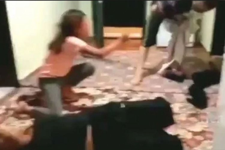 Görme engelli eşini bayıltana kadar dövdü!