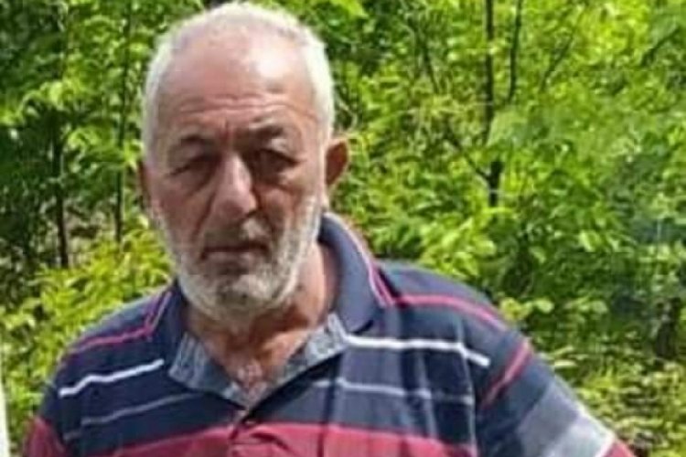 Ormanda gezen yaşlı adam kalbine yenik düştü