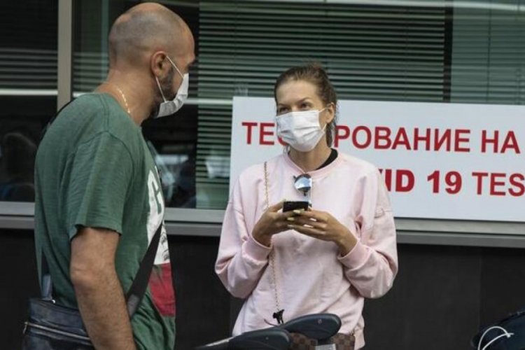 Rusya'da Covid-19 vaka sayısı 882 bini geçti