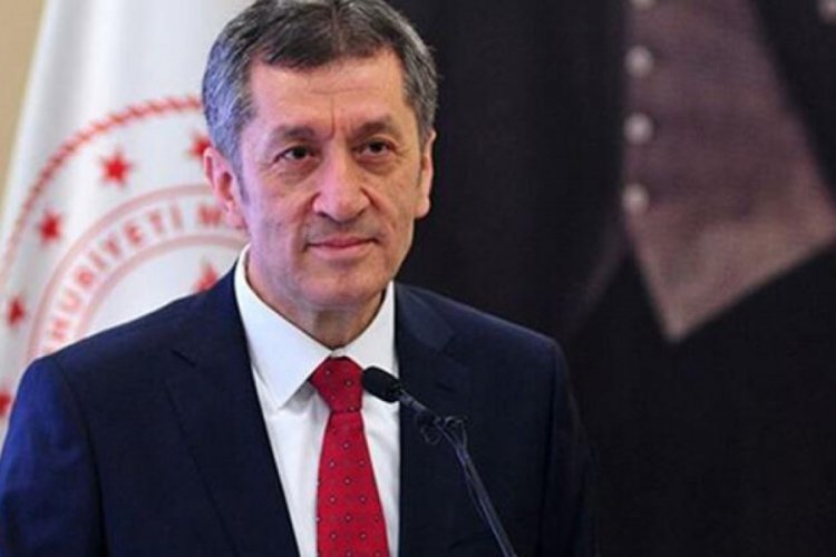 Bakan Selçuk: Maskemizi takıp sosyal mesafeyi koruyarak örnek olalım