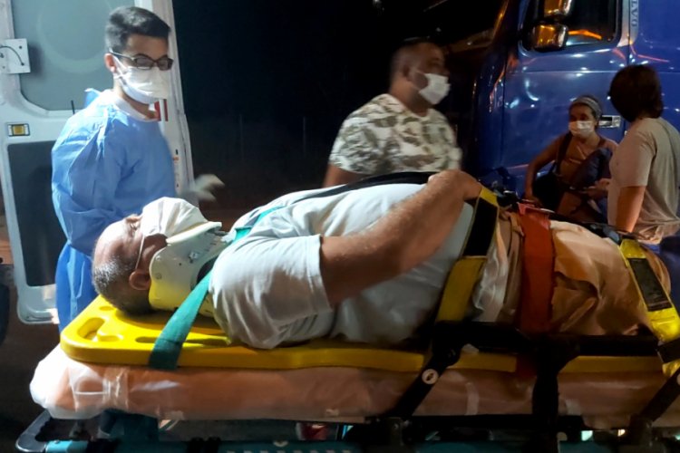 Bursa'da arka koltuktaki bebeğiyle ilgilenirken çarptığı yayayı yaraladı