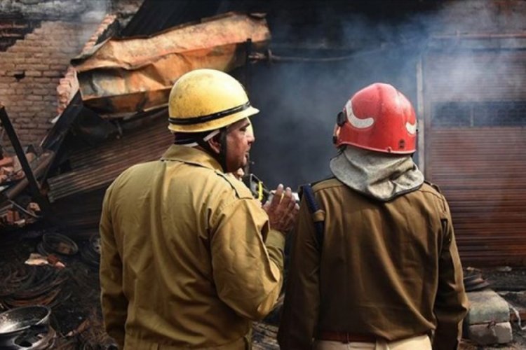Hindistan'da Covid-19 hastalarının tedavi gördüğü otelde yangın: 11 ölü