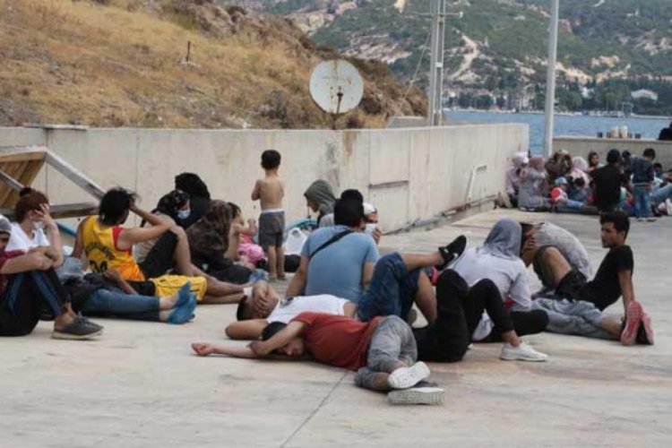 Yunanistan'ın denize bıraktığı 90 kaçak göçmen kurtarıldı