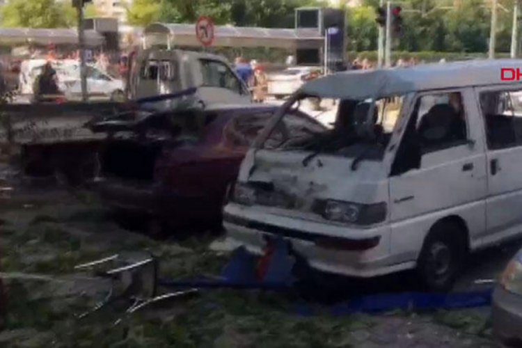 Konya'da bir sokakta doğalgaz patlaması