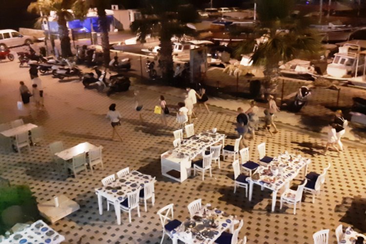 Turistler kaçacak yer aradı
