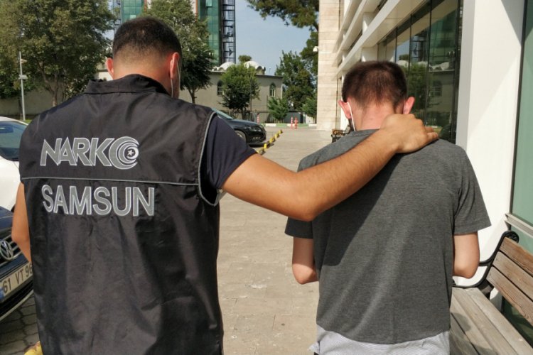 Zehir taciri suçüstü yakalandı