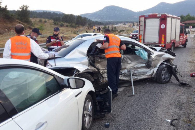 Muğla'da otomobiller çarpıştı