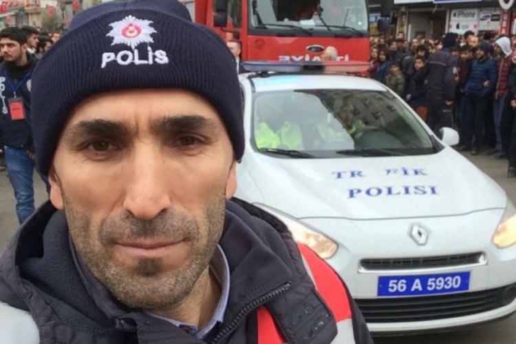 Yüksekten düşen polis memuru şehit oldu