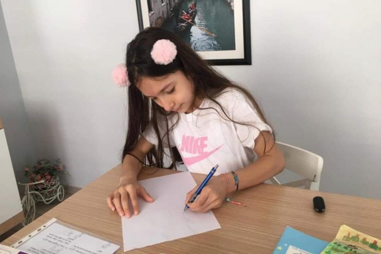 Bursa'da uzaktan eğitim veren karikatür atölyesi sergi açtı