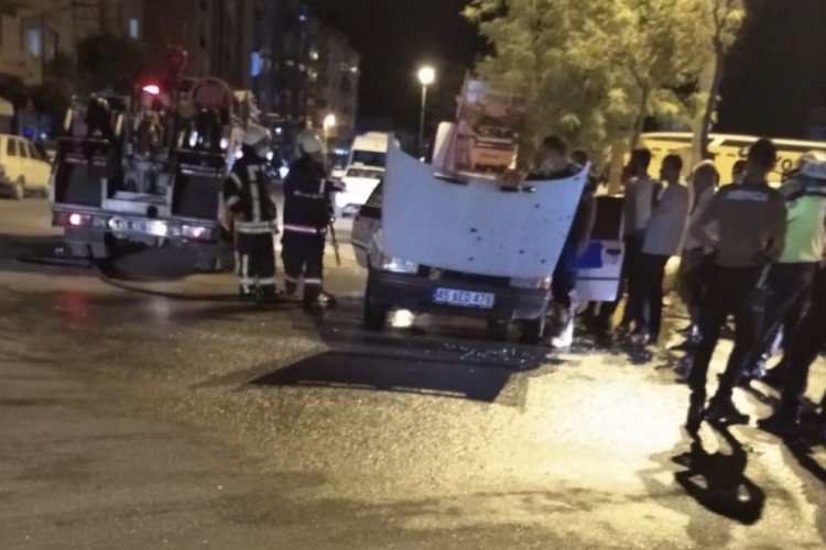 Freni boşalan otomobil alevler içinde kaldı!