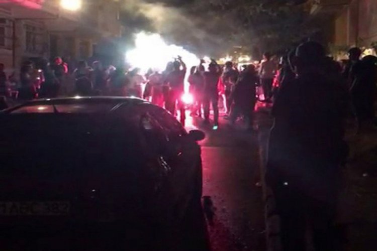 Sosyal mesafesiz düğünde müzisyenden ilginç sitem