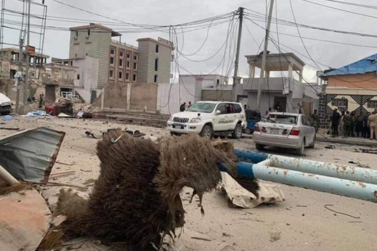 Mogadişu'da otele bombalı saldırı