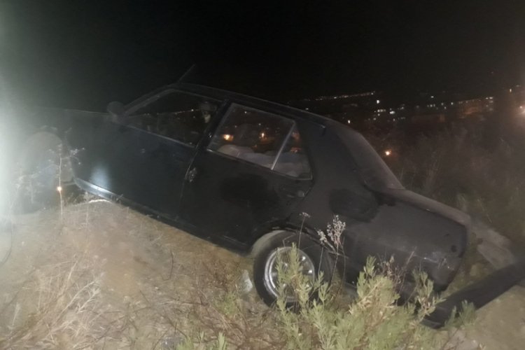 Balıkesir'de otomobil şarampole uçtu