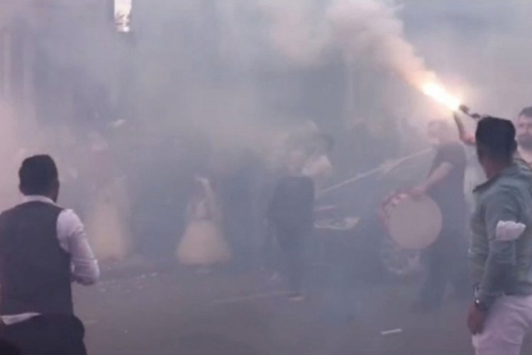 Silahlı, patinajlı ve kuralsız düğün konvoyu terörü
