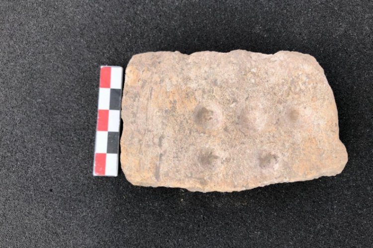 Eskişehir'deki kazılarda 5 bin yıllık taş palet bulundu