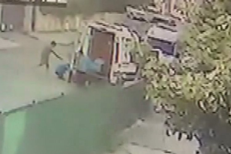 Ambulans şoförüne silahlı saldırı kamerada