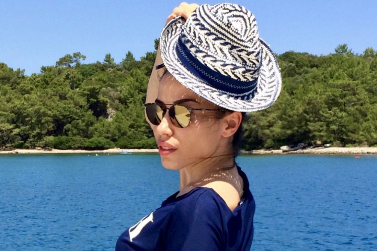 Burcu Güneş''ten tatil pozları!