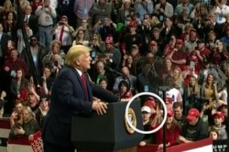 Trump'ın seçim mitinginde dikkat çeken isim