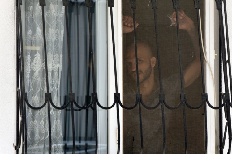 Ailesini evden çıkarıp tehditler savurdu