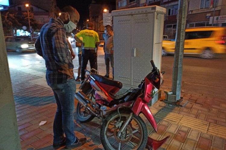 Otomobil ile motosiklet çarpıştı