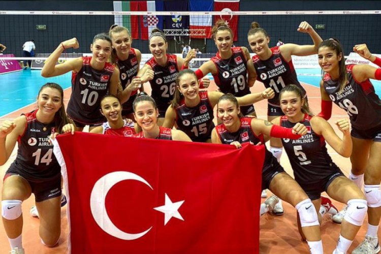 19 Yaş Altı Genç Kız Voleybol Milli Takımı Avrupa Şampiyonası'nda adını finale yazdırdı