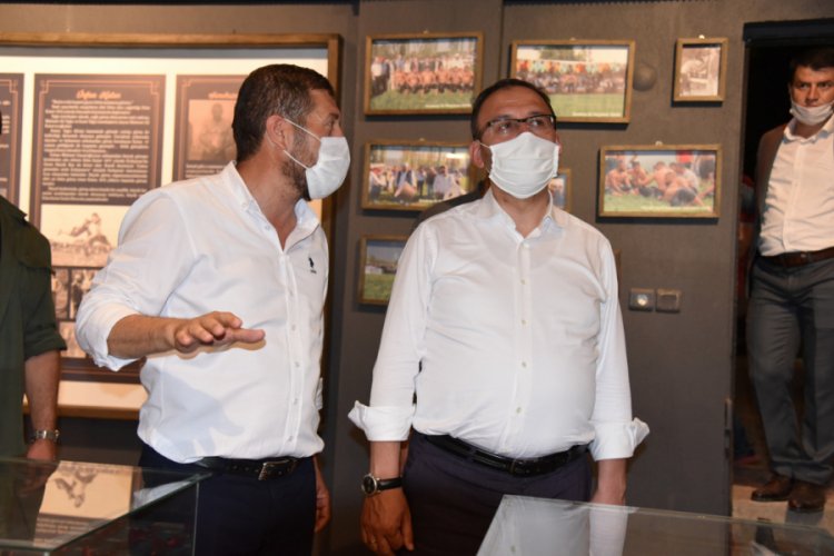 Bakan Mehmet Kasapoğlu, gençler ve çocuklarla buluştu