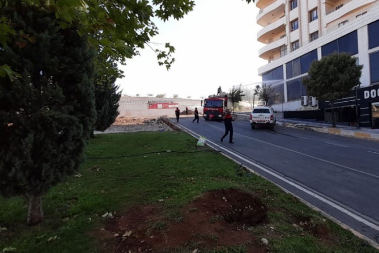 İş makinesinin çalışması sırasında doğalgaz borusu patladı