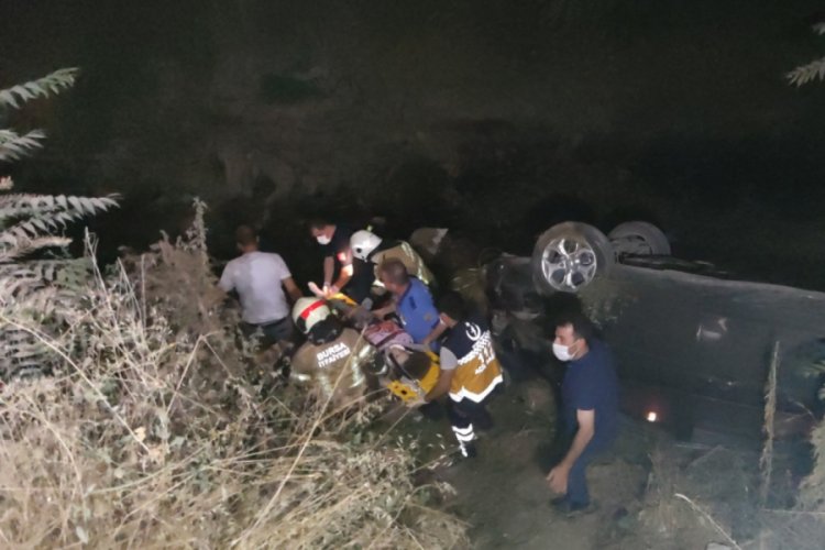 Bursa'da dereye uçan otomobilde can pazarı