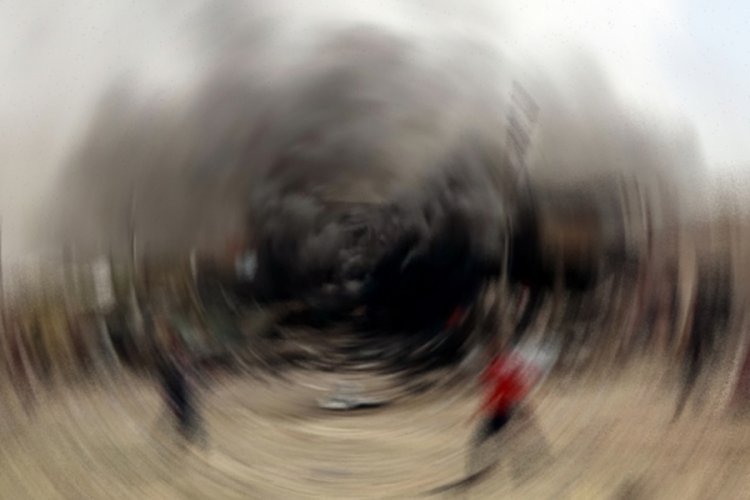 Irak'ta bomba yüklü araç patladı