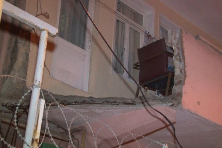 Evin balkonu çöktü: 1 yaralı