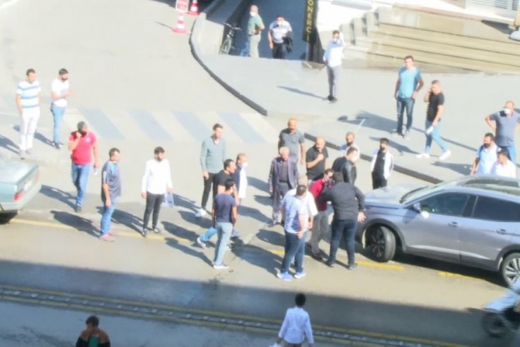 Trafik kazası yumruklu kavgaya dönüştü
