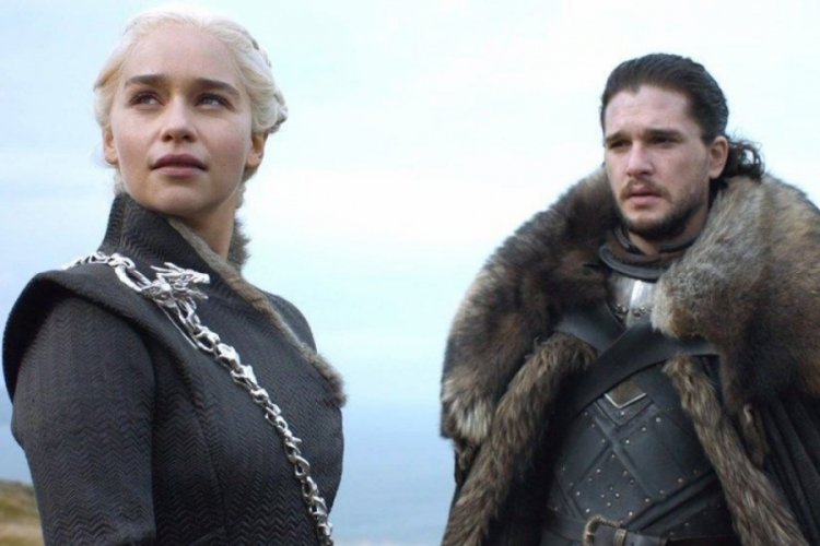 Emilia Clarke: Erkek oyunculara ayrıcalıklı davranıldı