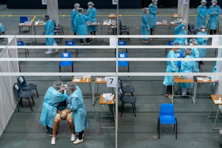 Hong Kong'da ücretsiz Covid-19 test merkezleri açıldı