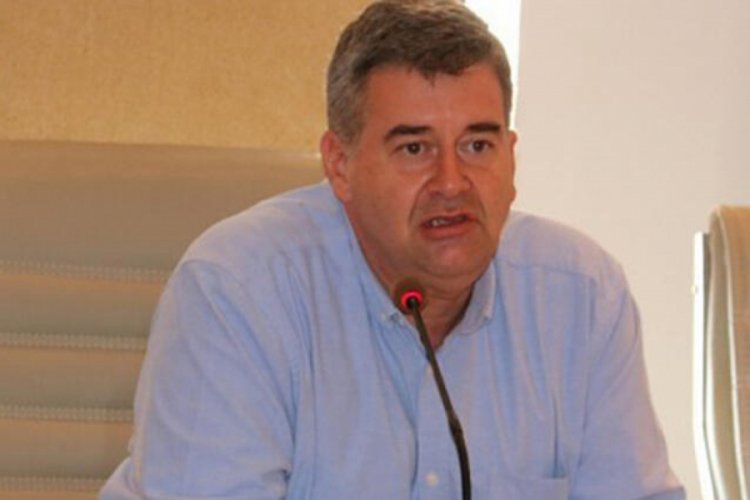 Çeşme Belediye Başkanı meclis toplantısında bayıldı, hastaneye kaldırıldı