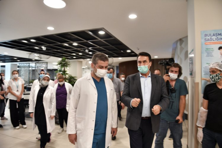 Bursa Osmangazi Belediyesi'nden sağlık çalışanlarına aşure ikramı