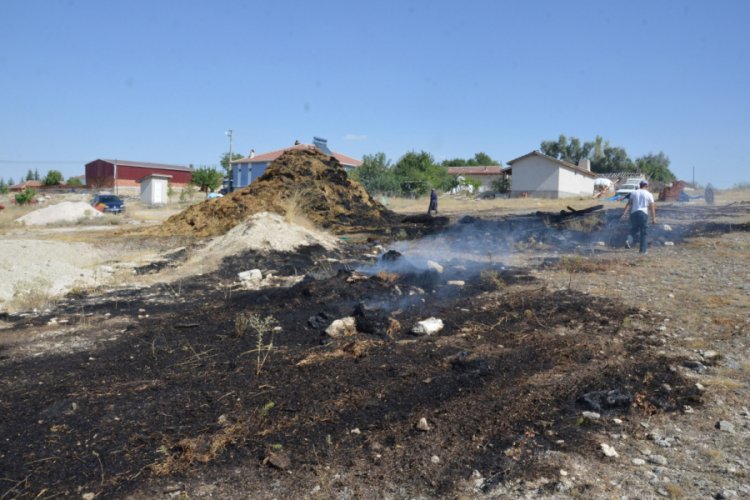 Eskişehir'de 12 bin liralık saman balyası kül oldu
