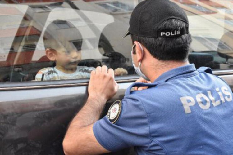 2,5 yaşındaki Aras, kapılarını kilitlediği otomobilde mahsur kaldı