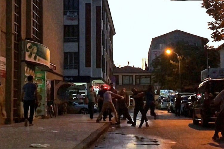 Küfür yüzünden tekmeli tokatlı kavga