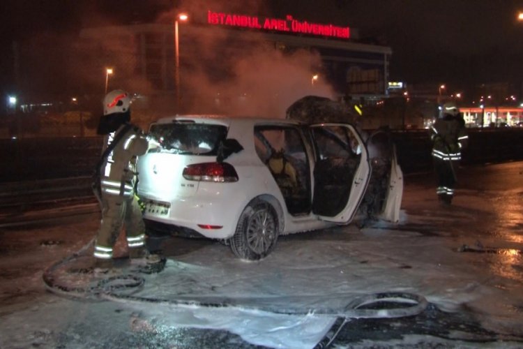 E5'te makas atarak kaza yapan otomobil alev alev yandı:1 yaralı