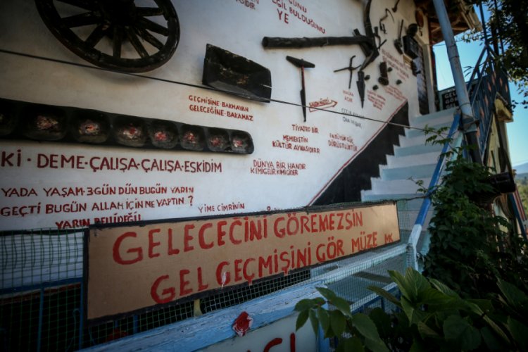 Geçmişi geleceğe taşımak için Bursa'daki evini ''müzeye'' çevirdi
