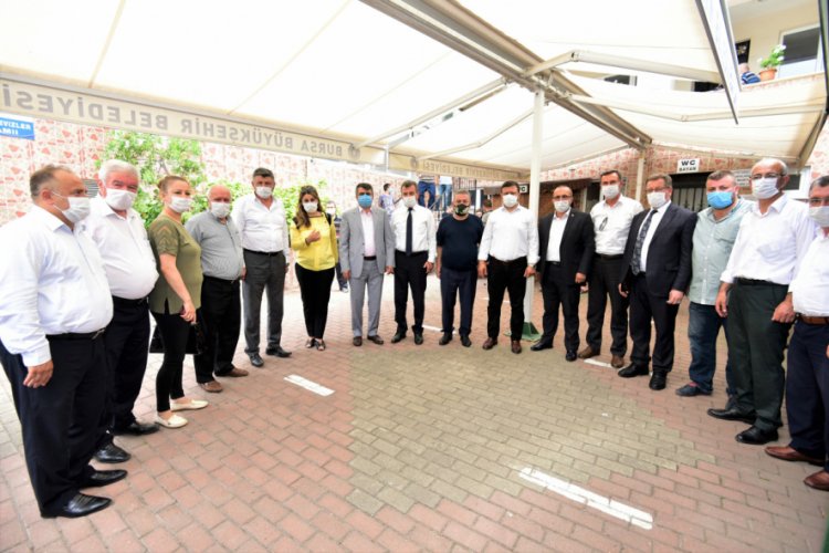 Bursa Yıldırım Belediye Başkanı Yılmaz'dan aşure ikramı