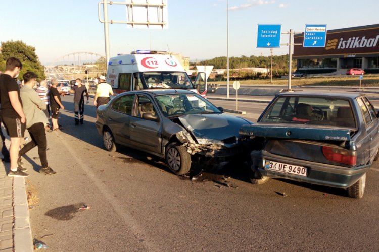 Kocaeli'nde alkollü sürücü duran araca çarptı