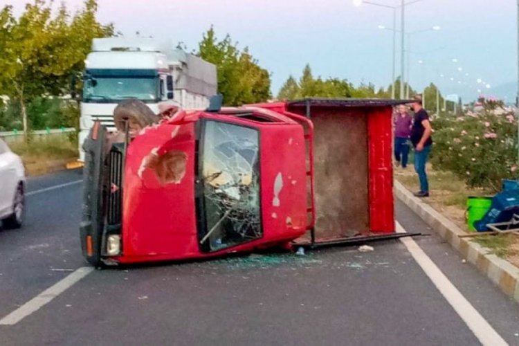 Aydın'da kamyonet traktöre çarptı