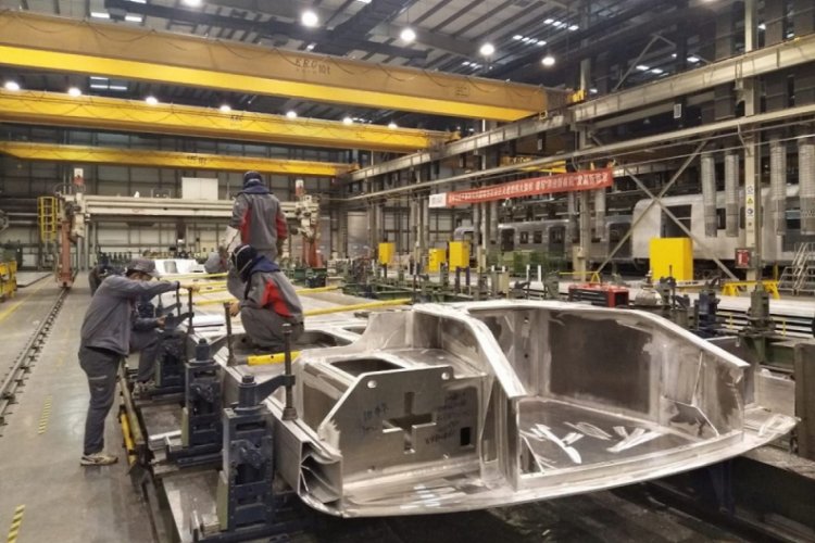 Gayrettepe-İstanbul Havalimanı Metrosu'nda ilk tren raylara indi