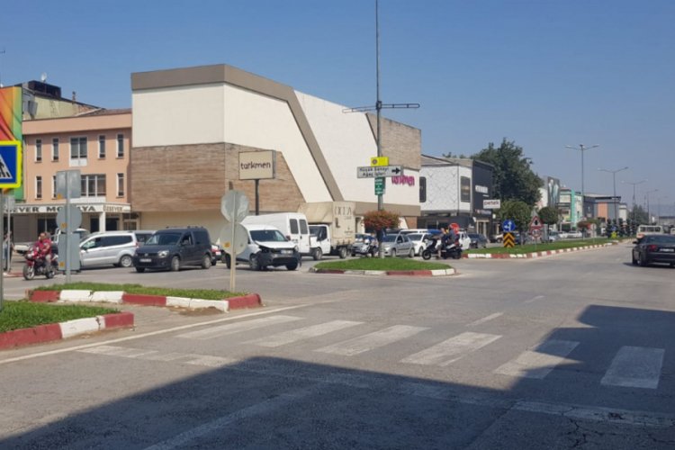 Bursa İnegöl'de aynı kavşaktaki 3 kaza güvenlik kamerasında