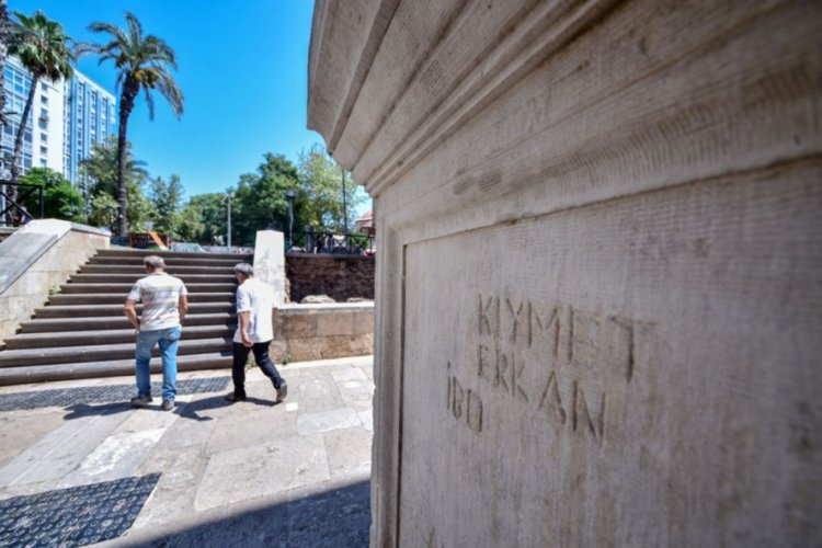 1890 yıllık tarihi kapıdaki 'aşk kazısı' onarıldı