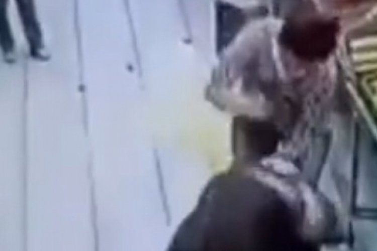 Reyon görevlisi defalarca bıçaklandı!