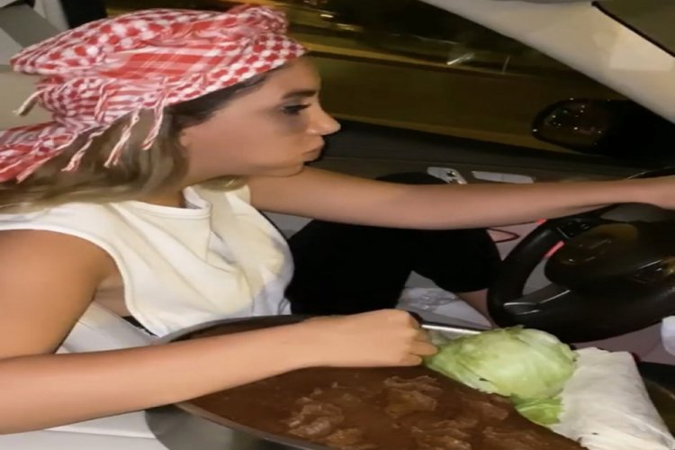 Trafikte ''çiğ köfteli'' kadın trafik magandası kamerada